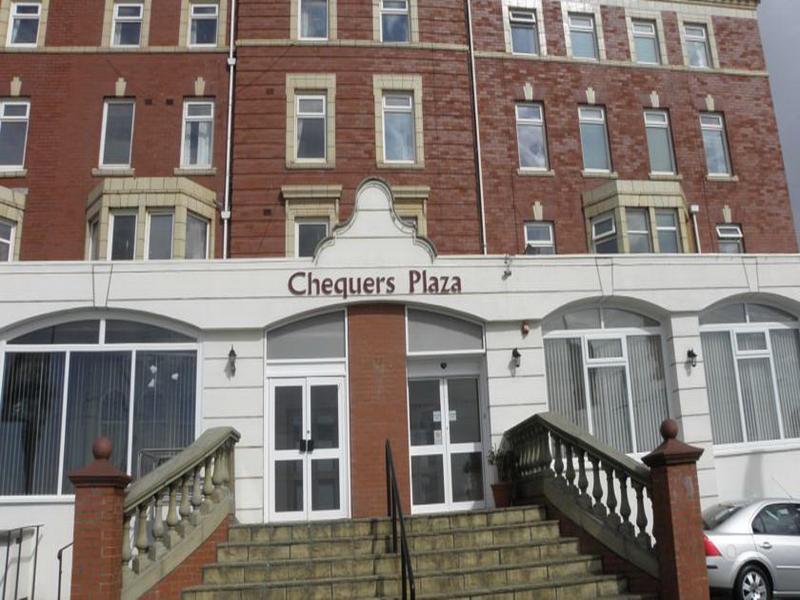 Chequers Plaza Hotel Blackpool Exterior photo