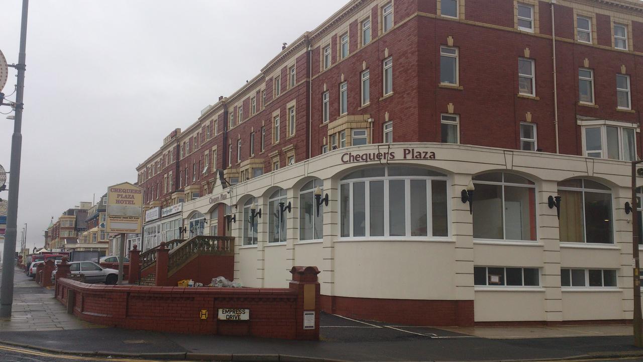 Chequers Plaza Hotel Blackpool Exterior photo