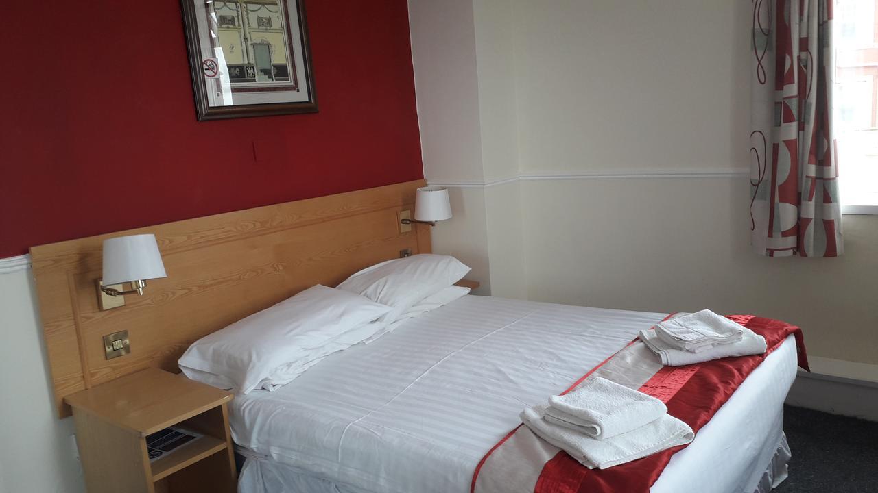 Chequers Plaza Hotel Blackpool Exterior photo
