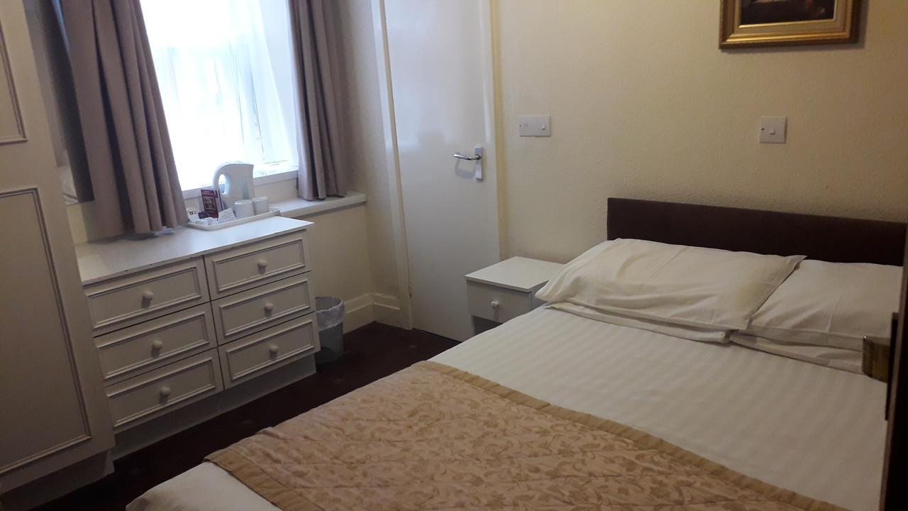 Chequers Plaza Hotel Blackpool Exterior photo