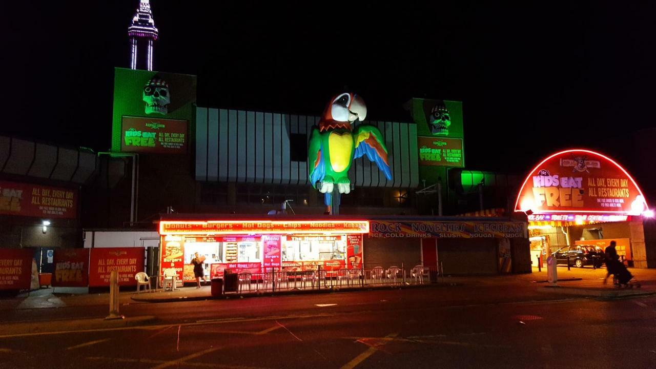 Chequers Plaza Hotel Blackpool Exterior photo